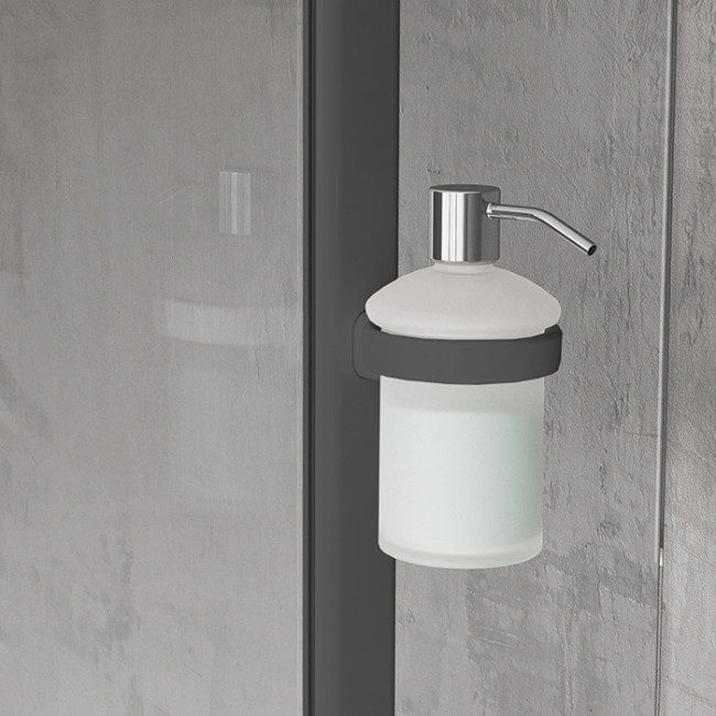 Novellini Giada Дозатор для жидкого мыла, подвесной, для профиля,цвет: черный матовый Novellini Giada Дозатор для жидкого мыла, подвесной, для профиля,цвет: черный матовый