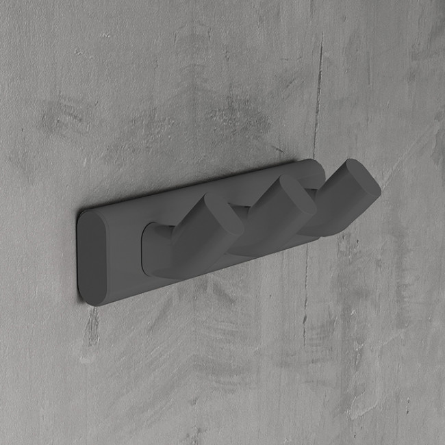 Novellini Giada Крючок тройной, подвесной, цвет: черный матовый Novellini Giada Крючок тройной, подвесной, цвет: черный матовый