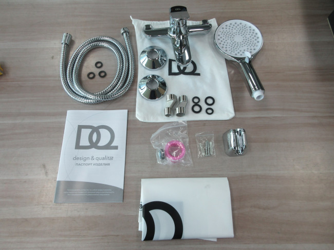 Смеситель для ванны с душем DQ Leipzig короткий излив хром (DA1763201) Смеситель для ванны с душем DQ Leipzig короткий излив хром (DA1763201)