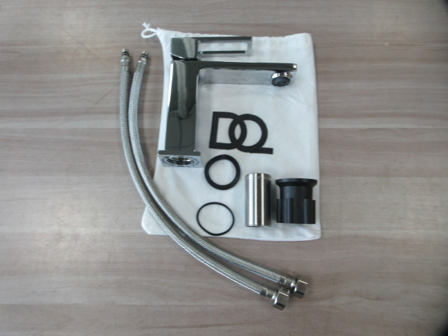 Смеситель для раковины DQ Dortmund хром (DA1712101) Смеситель для раковины DQ Dortmund хром (DA1712101)