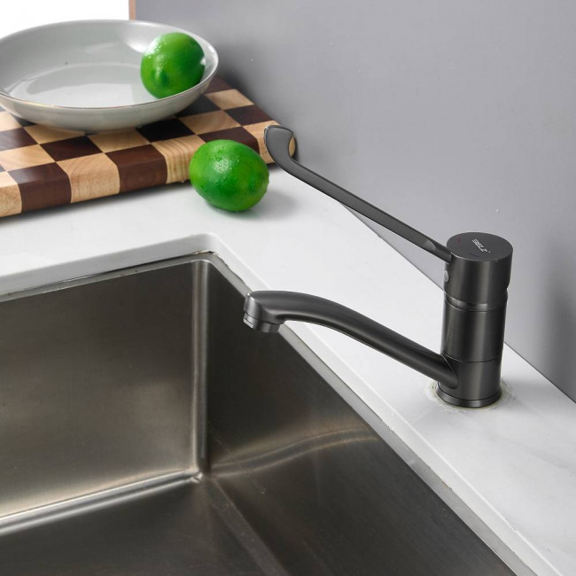 Смеситель для кухни BELZ оружейная сталь (B19019-3) Смеситель для кухни BELZ оружейная сталь (B19019-3)