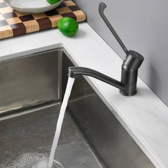 Смеситель для кухни BELZ оружейная сталь (B19019-3) Смеситель для кухни BELZ оружейная сталь (B19019-3)