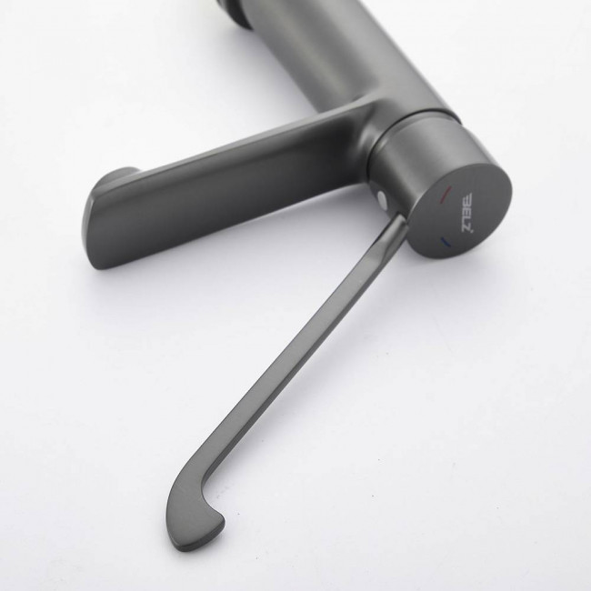 Смеситель для раковины BELZ оружейная сталь (B10019-3) Смеситель для раковины BELZ оружейная сталь (B10019-3)