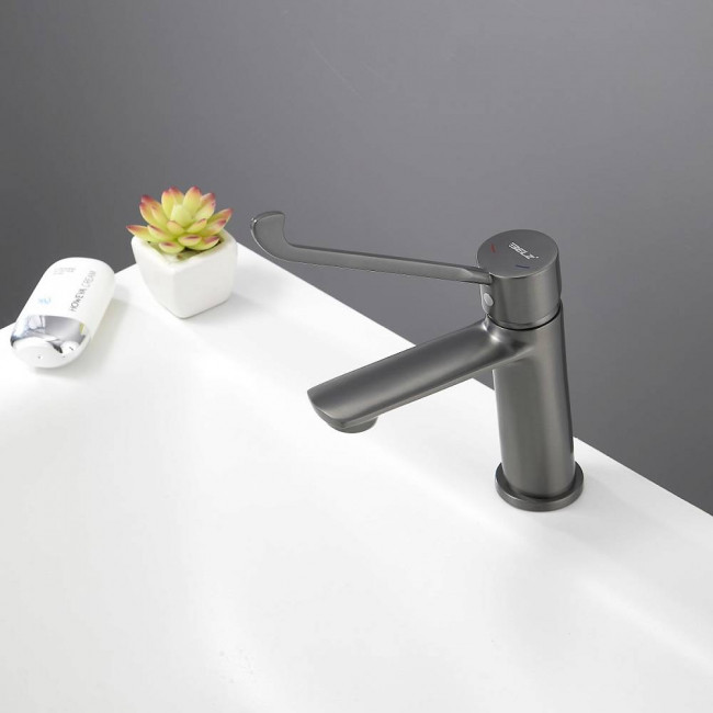 Смеситель для раковины BELZ оружейная сталь (B10019-3) Смеситель для раковины BELZ оружейная сталь (B10019-3)