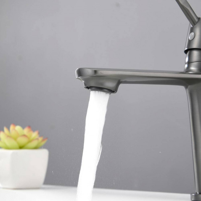 Смеситель для раковины BELZ оружейная сталь (B10019-3) Смеситель для раковины BELZ оружейная сталь (B10019-3)