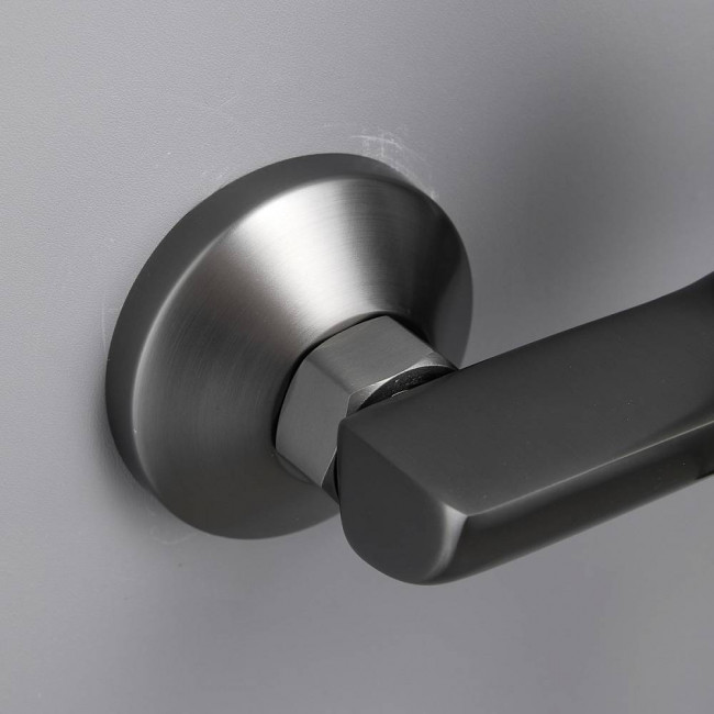 Смеситель для кухни BELZ оружейная сталь (B79019-3) Смеситель для кухни BELZ оружейная сталь (B79019-3)