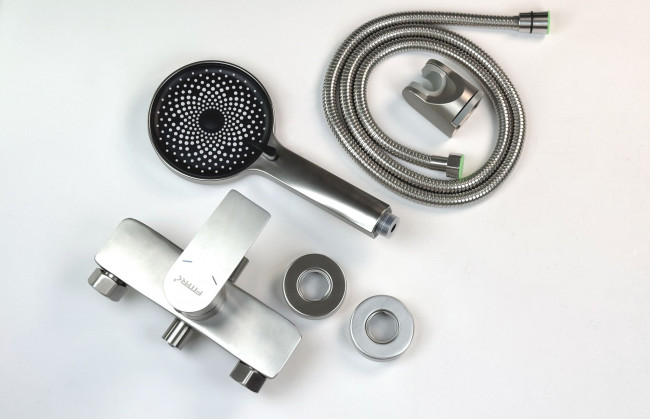 Смеситель для ванны Fmark (FS8824) Смеситель для ванны Fmark (FS8824)