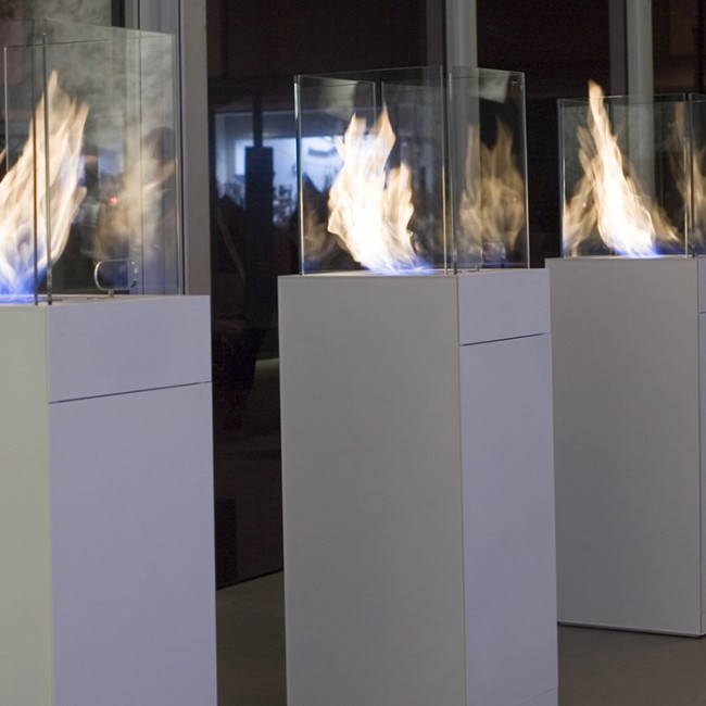 Antonio Lupi Babele Камин 40х40х131cм, на биоэт, корпус из стали, дверца и полка, противоп стеклами и горелкой из нерж стали LAFLACA, отдел Ruggine