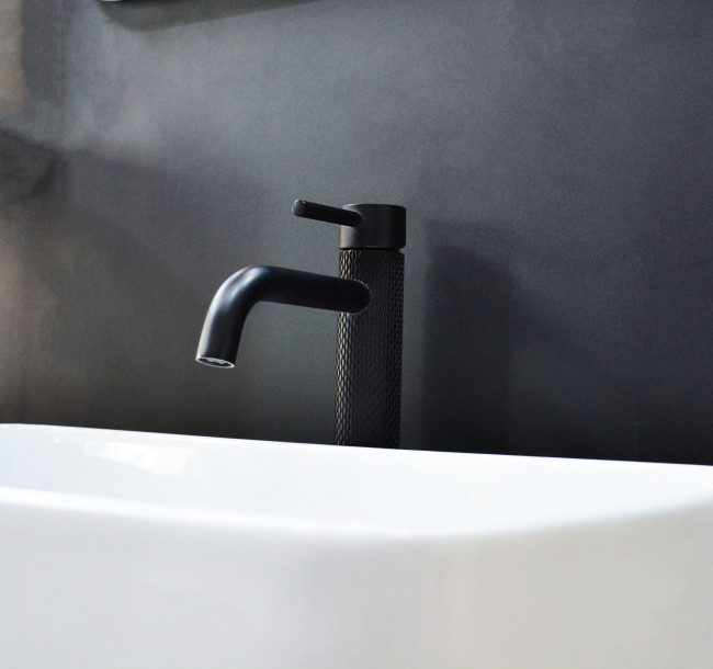 Смеситель Славен для умывальника с высоким корпусом, черный (СЛ-ОД-Д14)