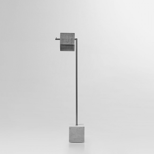 Antonio Lupi Bivio Держатель туалетной бумаги напольный 65см, база из мрамора Carrara satinato, структура Satin steel Antonio Lupi Bivio Держатель туалетной бумаги напольный 65см, база из мрамора Carrara satinato, структура Satin steel