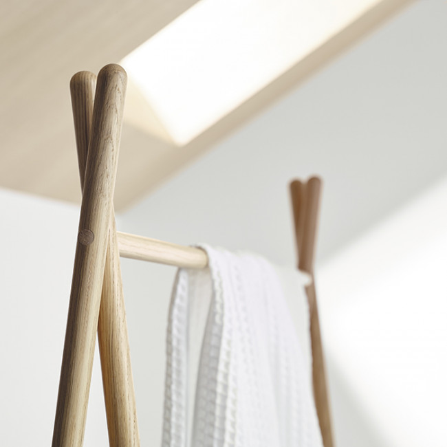 Burgbad Mya Полотенцедержатель 100x150см, напольный, цвет: дуб натуральный Burgbad Mya Полотенцедержатель 100x150см, напольный, цвет: дуб натуральный