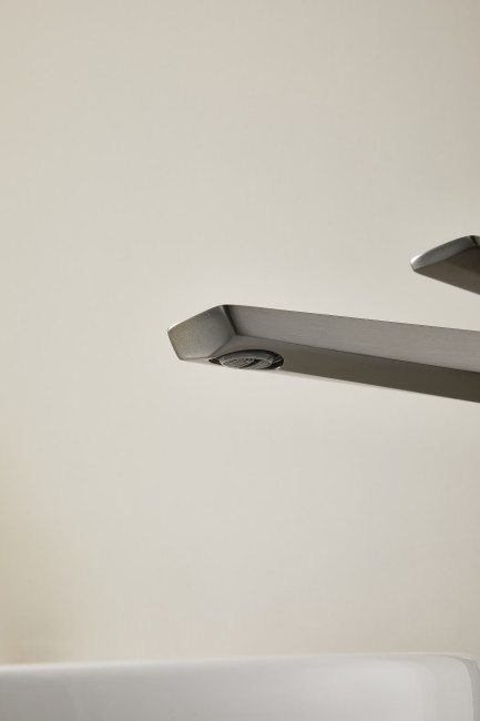 Смеситель для раковины HAIBA оружейная сталь (HB11726-3) Смеситель для раковины HAIBA оружейная сталь (HB11726-3)