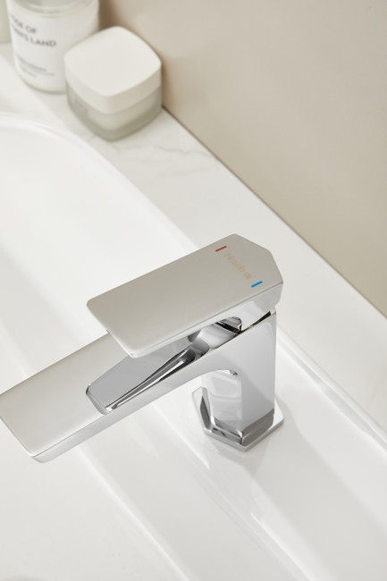 Смеситель для раковины HAIBA хром (HB10726) Смеситель для раковины HAIBA хром (HB10726)