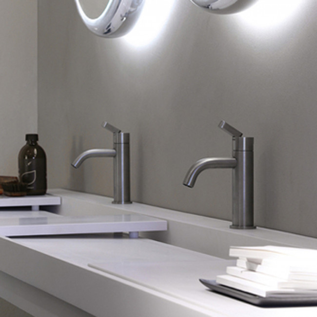 Agape Square Смеситель для раковины, однорычажный, на 1 отв., цвет: полированная сталь Agape Square Смеситель для раковины, однорычажный, на 1 отв., цвет: полированная сталь