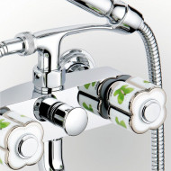 THG CAPUCINE VERT DECOR PLATINE Смеситель для ванны настенный, с ручным душем и шлангом 1500 мм., декор платина/зеленый, цвет: хром